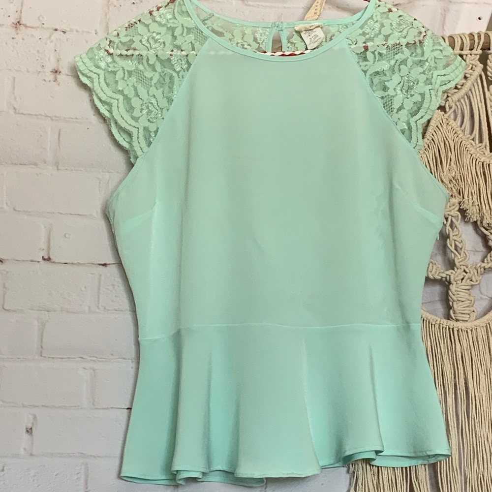 CLEARANCE 🌷 Mint green lace-back peplum top 🌷